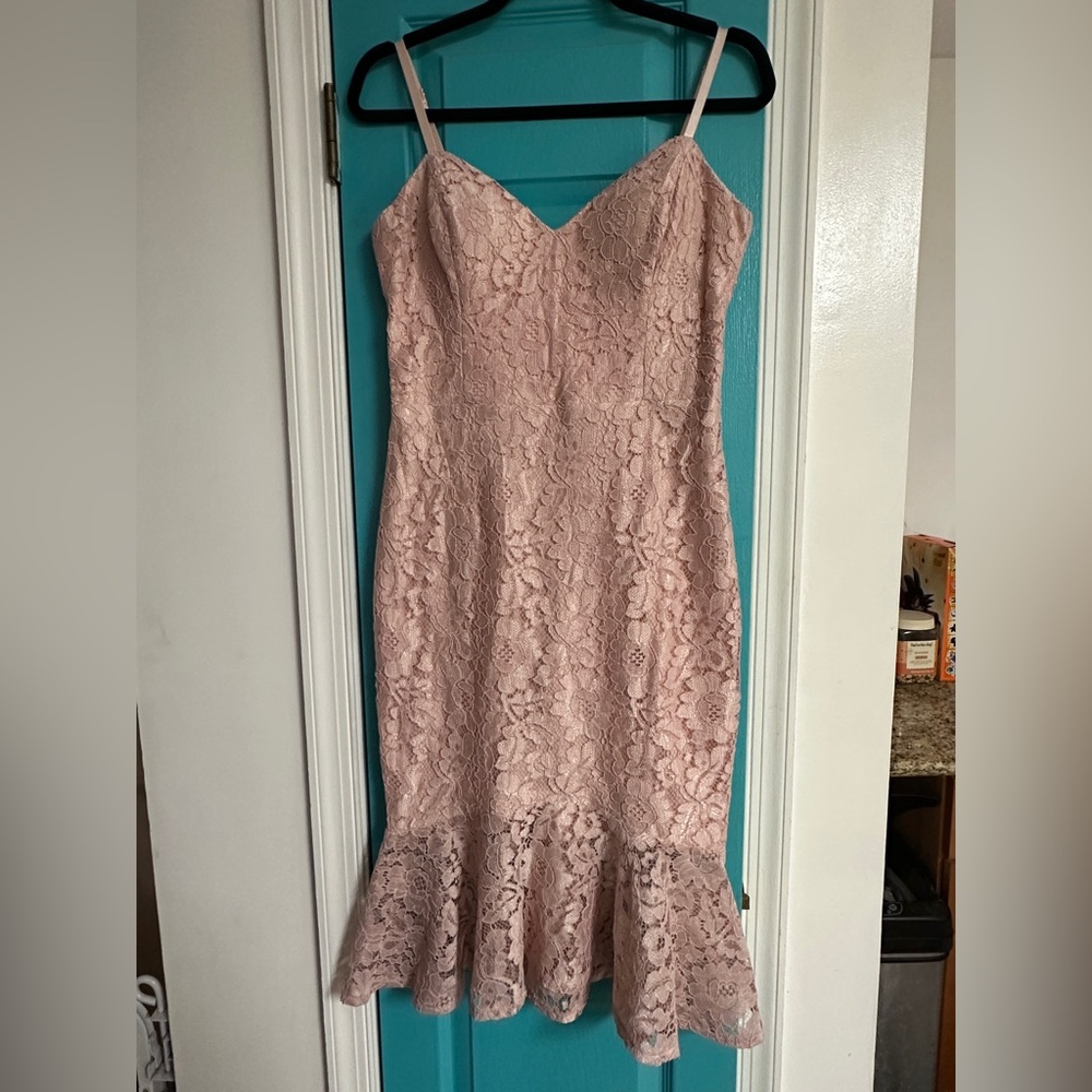 GUESS | Mermaid style flounce pink dress with lace detail